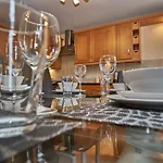 Edinburgh Pearl Apartments - Haymarket Residence